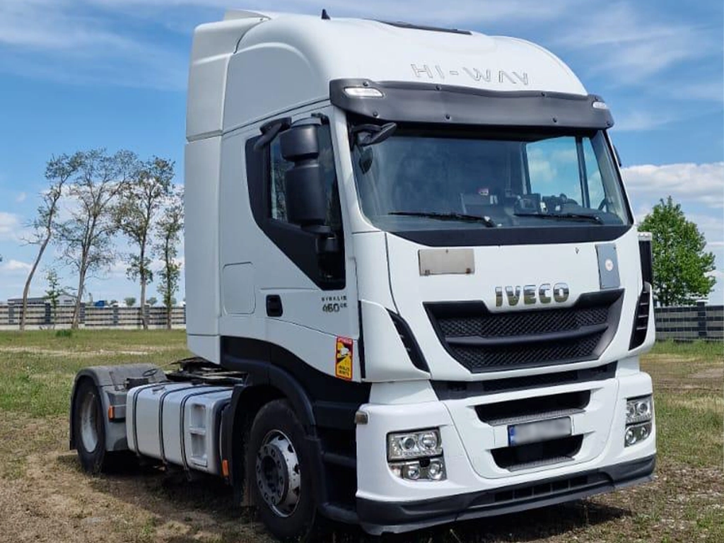 camion Iveco alb din flota companiei Soldavid
